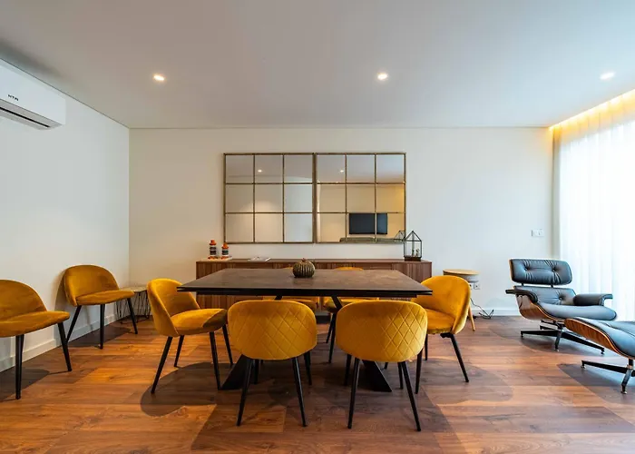 Boavista Serralves Family House *