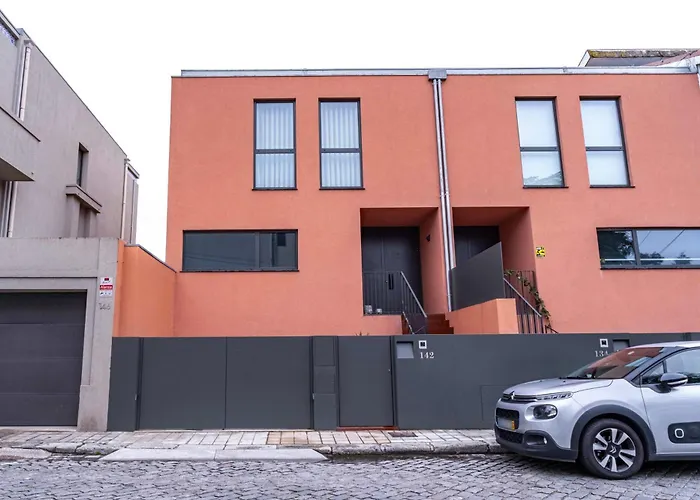 Boavista Serralves Family House *